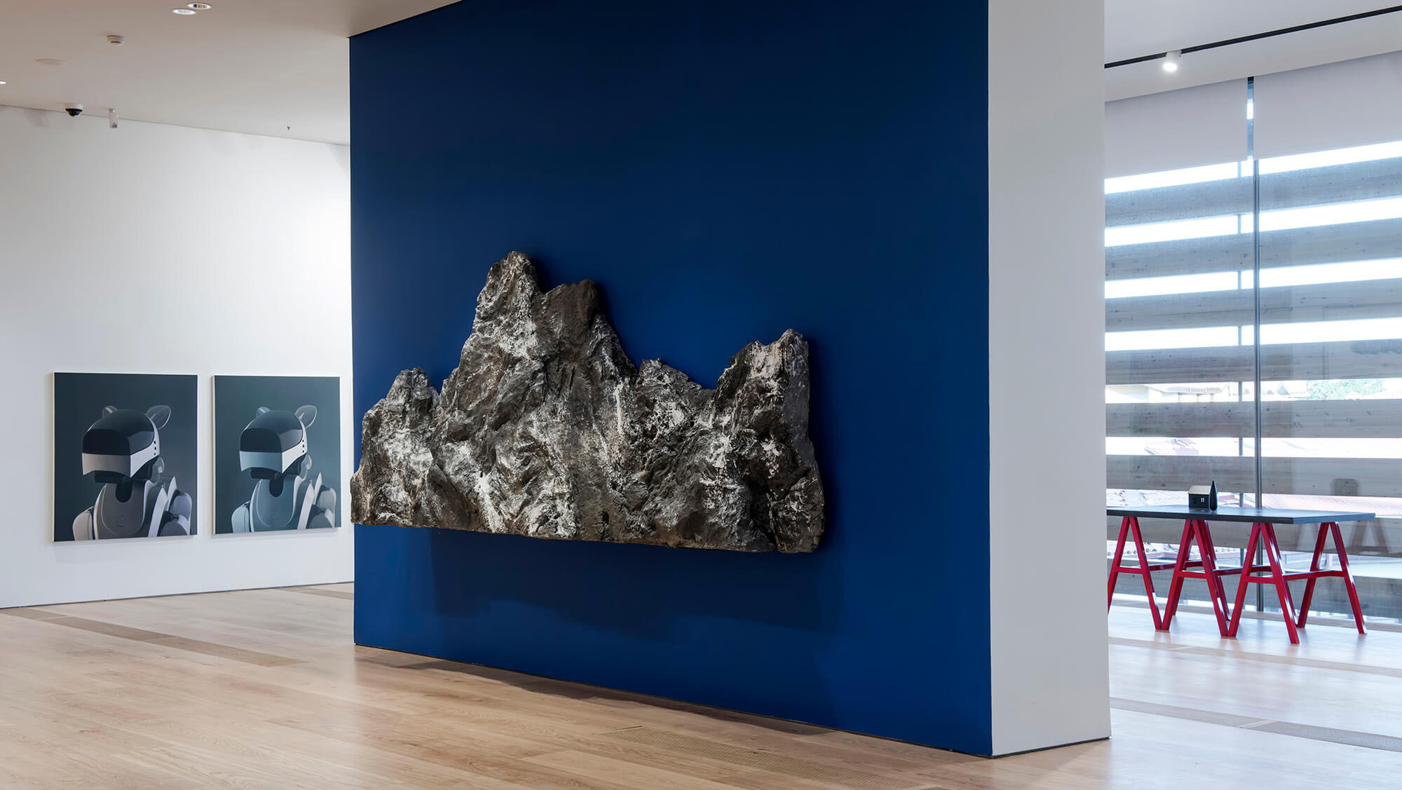 OMM - Odunpazarı Modern Müze, sergi alanından genel görünüm. Eserler: Yağız Özgen (sol), Guido Casaretto (orta), Osman Dinç (sağ). Fotoğraf: Kayhan Kaygusuz